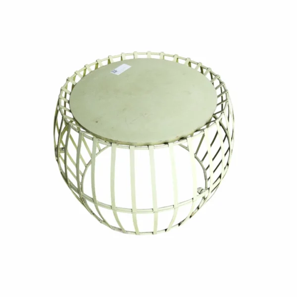 Petite table basse en métal