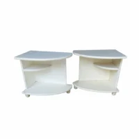 Lot de petites étagères sur pied