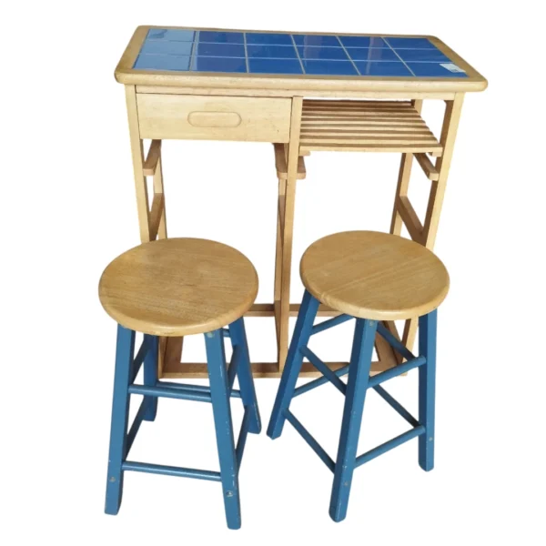 Petite table de cuisine avec tabouret